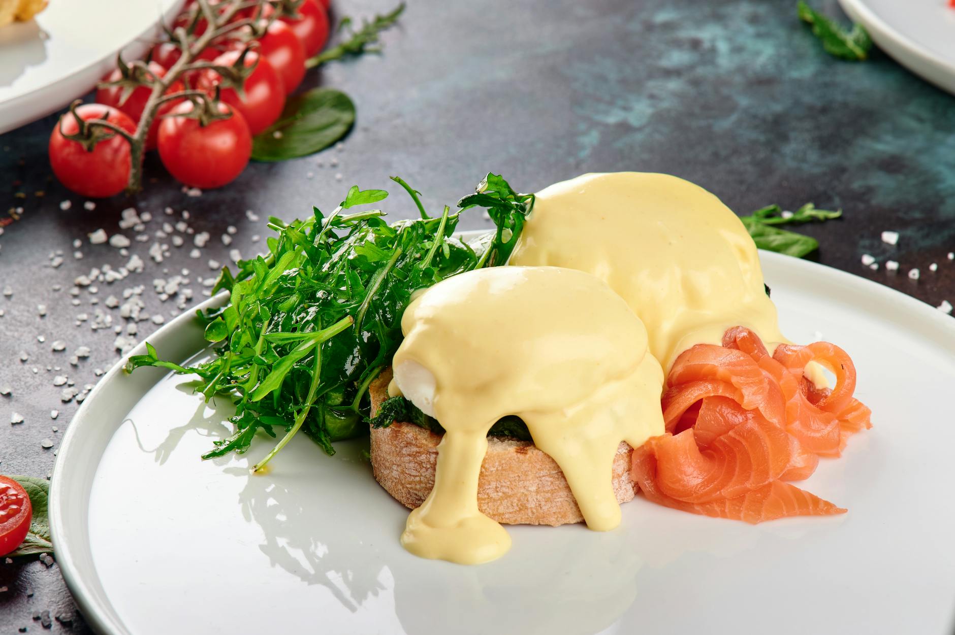 Classic Eggs Benedict with Hollandaise Sauce: Expert Cooking Guide