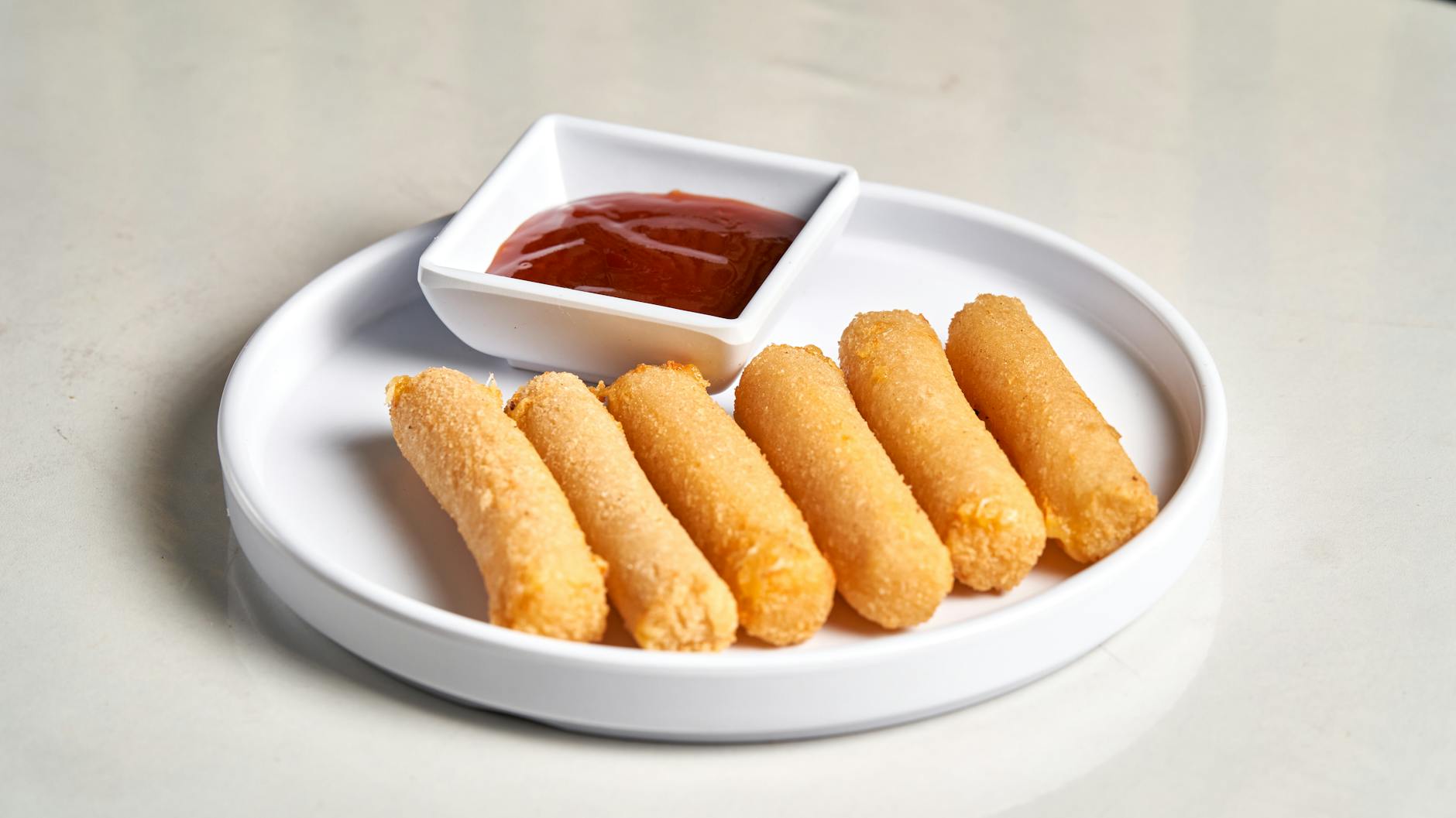 Crispy Homemade Mozzarella Sticks with Marinara: Expert Cooking Guide