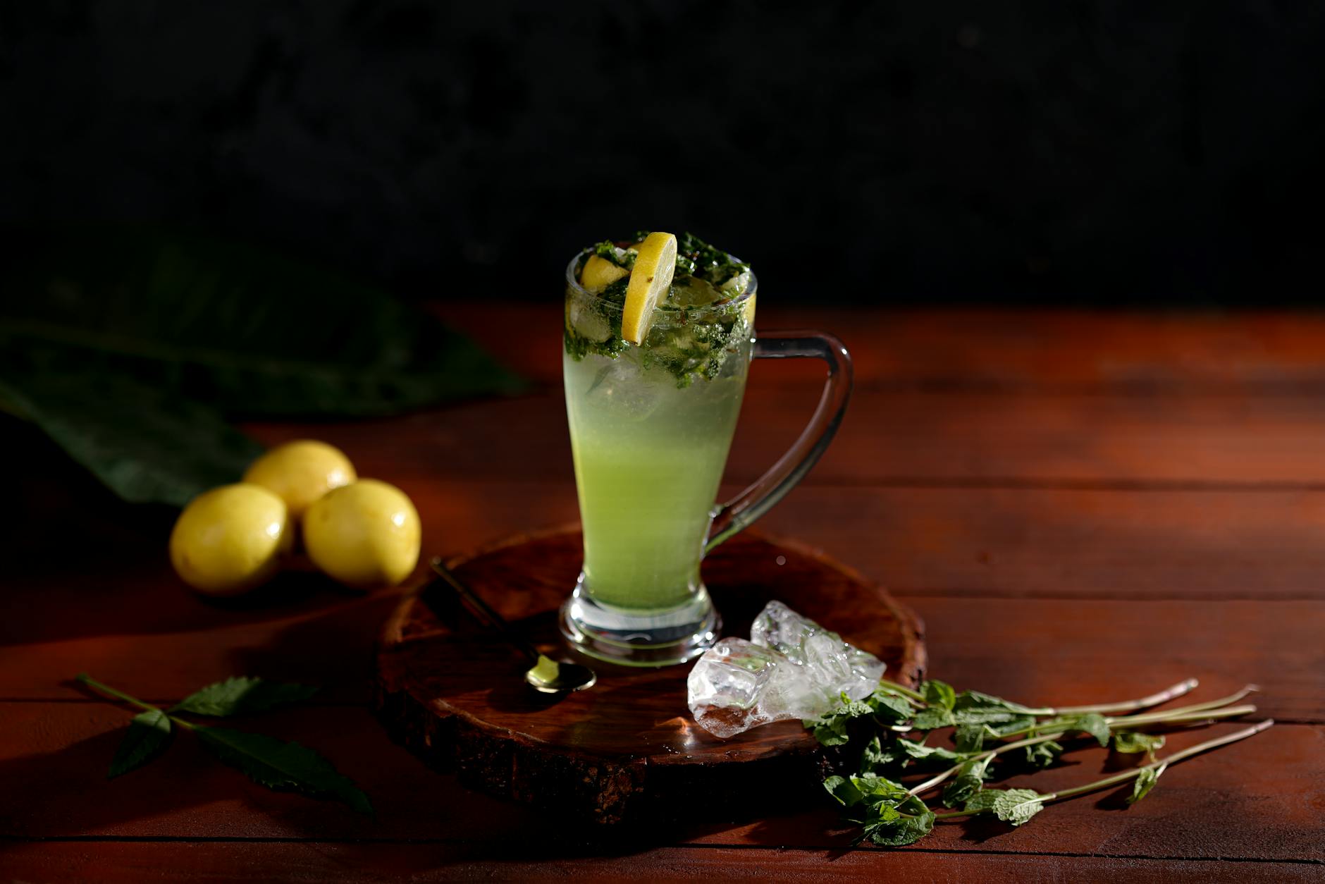 Refreshing Homemade Lemonade with Fresh Mint: Expert Cooking Guide